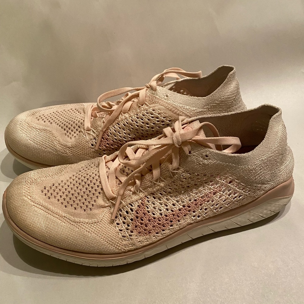 WOMENS NIKE FREE RUNNING SHOE USED SIZE 10.5
